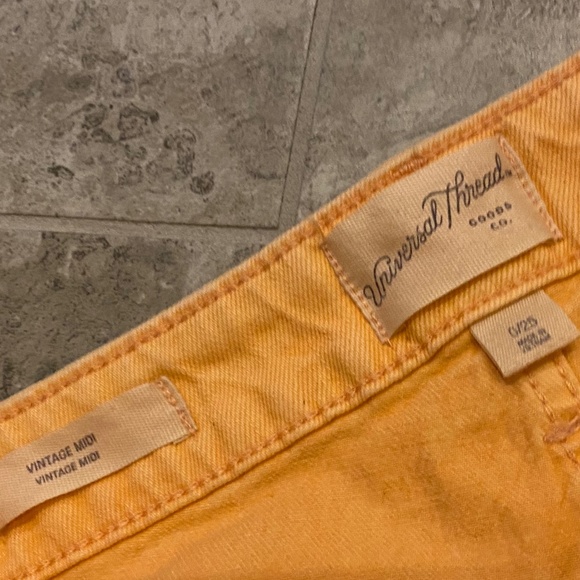 🎉Universal Thread (Target) Orange Cutoff Denim Shorts Women’s size 9 or 25 NWOT - Picture 3 of 4